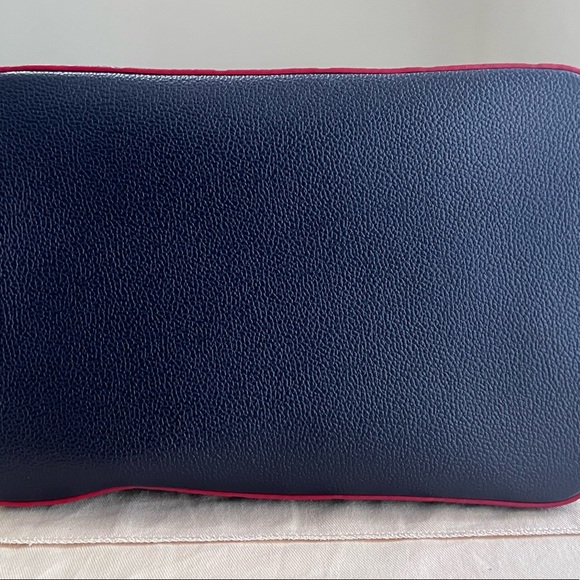 Louis Vuitton
NeoNoe Handbag Monogram Empreinte Leather MM - Picture 10 of 16